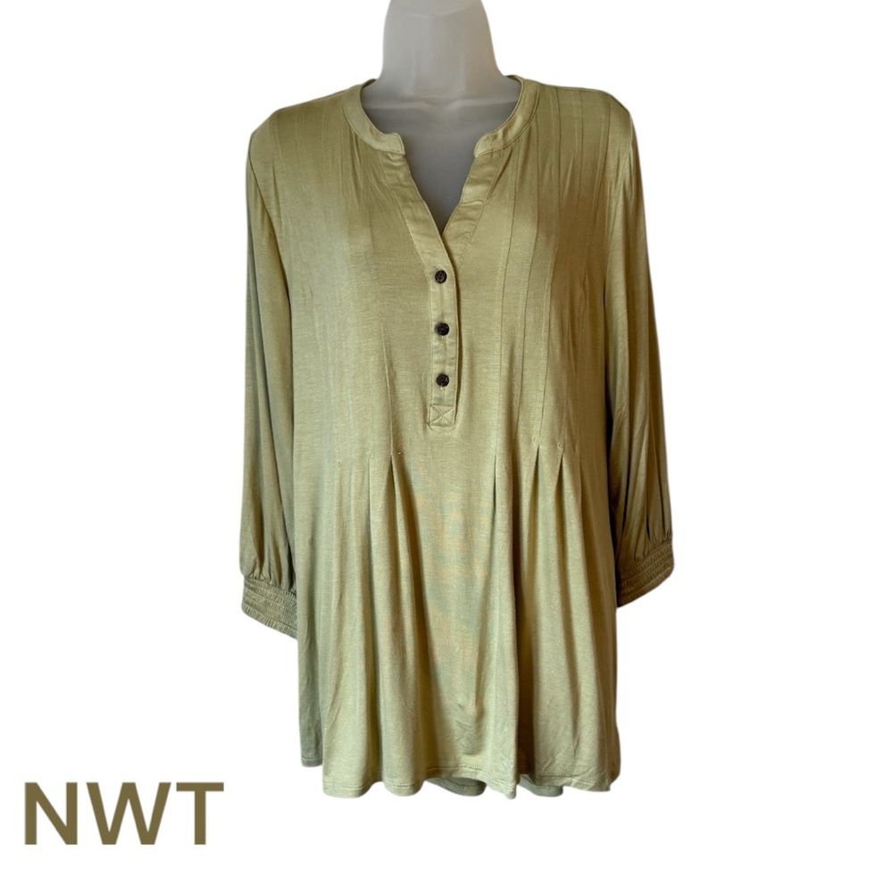 NWT Wonderly Sage Top  MEDIUM     #N